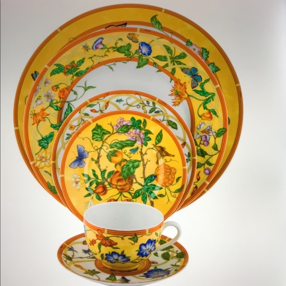 HERMÈS 60 pieces yellow & multicolored DINNERWARE. - Picture 6 of 8